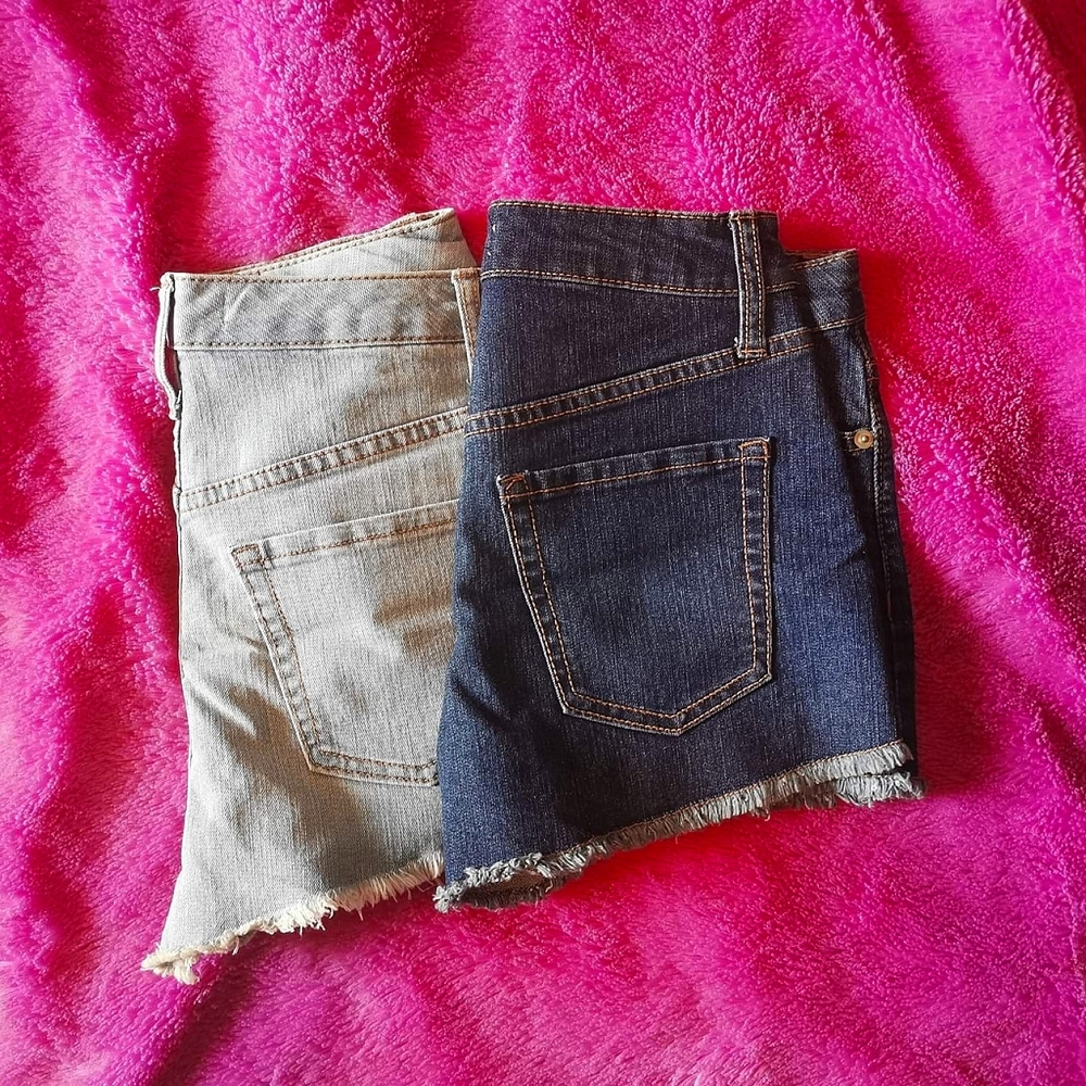 High waisted jeans/denim shorts